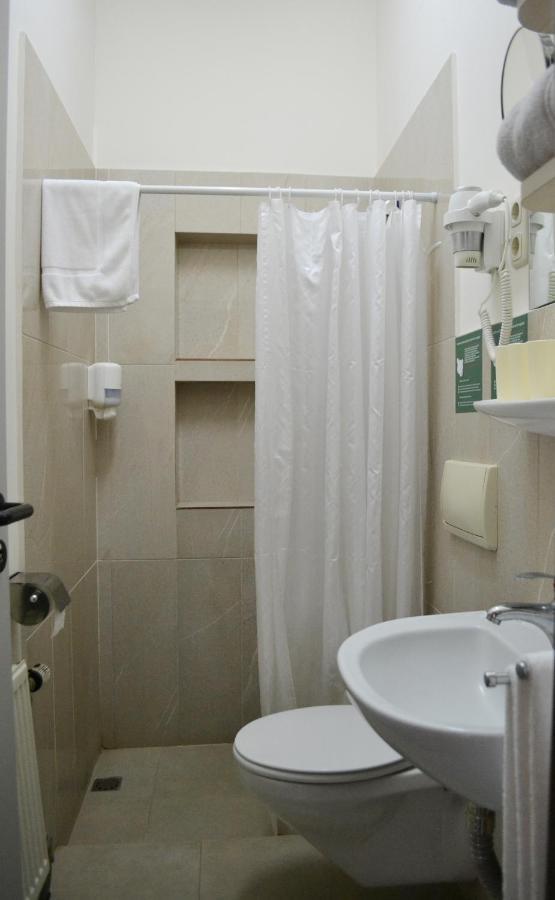Berlin Art Hotel Gjoumri Kültér fotó