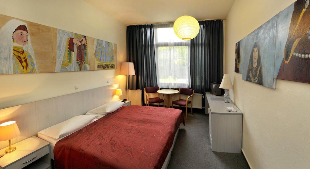Berlin Art Hotel Gjoumri Szoba fotó